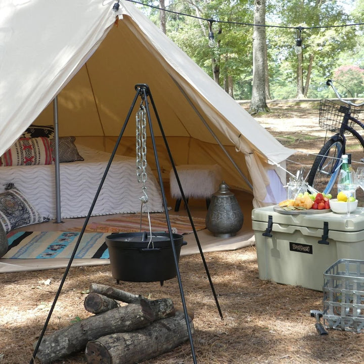 Bayou Classic 8-qt Cast Iron Camp Dutch Oven with Feet